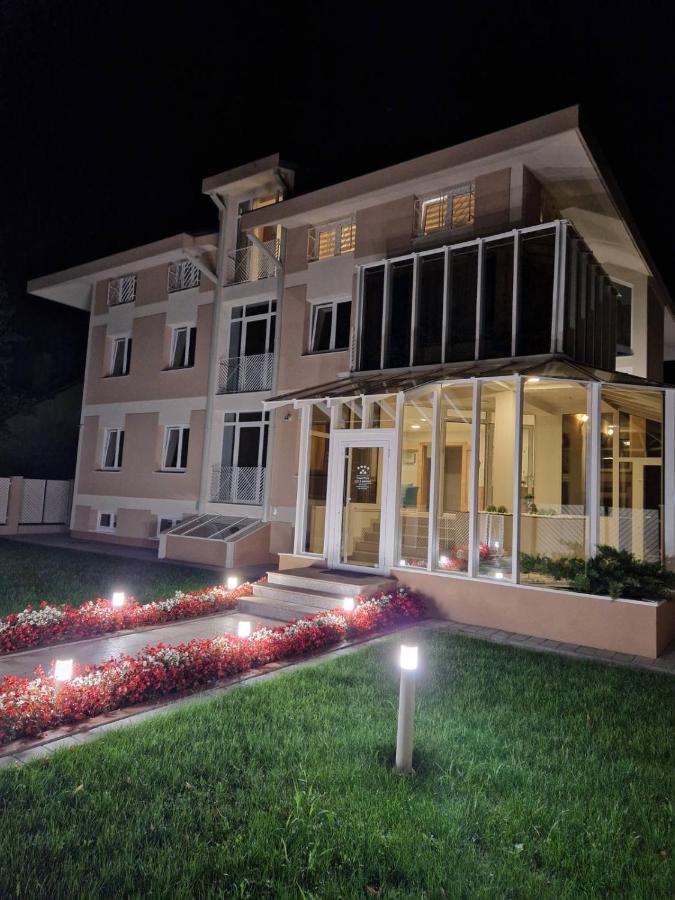 Grand Park Rooms & Apartments Čačak Eksteriør bilde