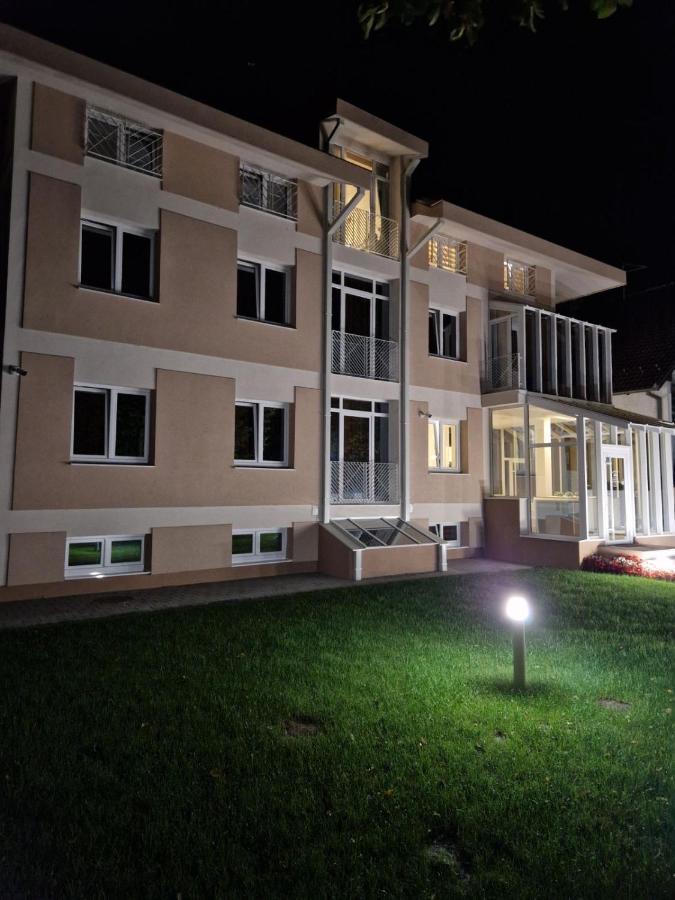 Grand Park Rooms & Apartments Čačak Eksteriør bilde