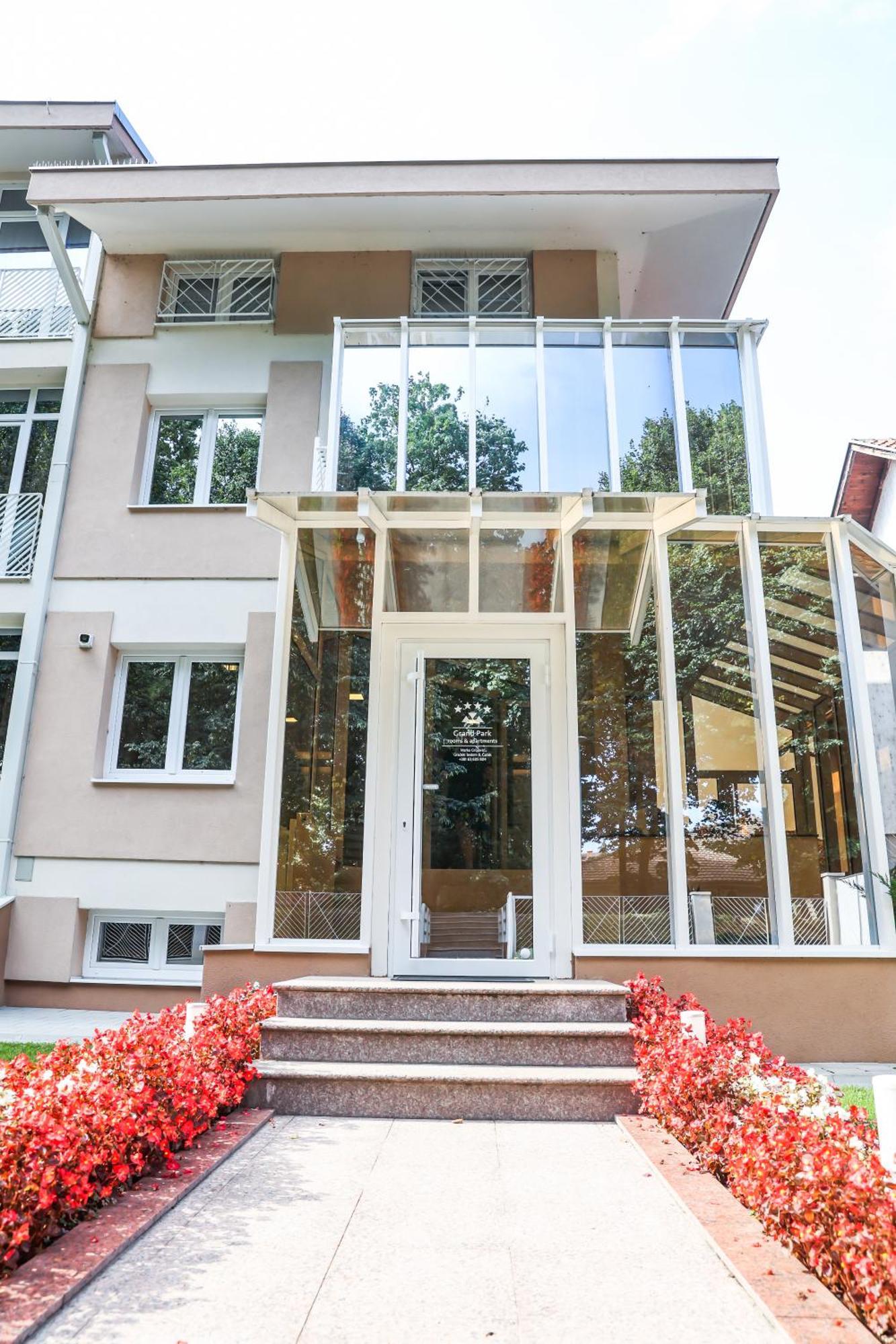 Grand Park Rooms & Apartments Čačak Eksteriør bilde