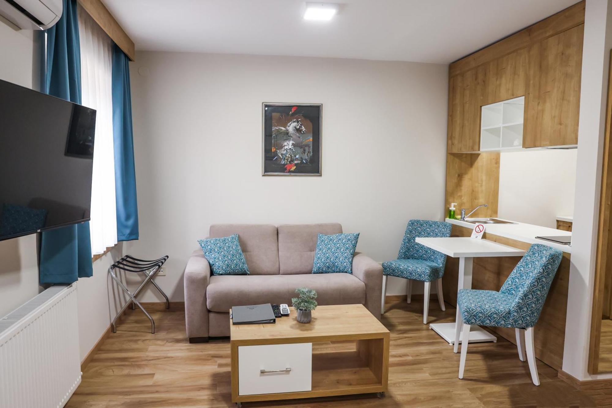 Grand Park Rooms & Apartments Čačak Eksteriør bilde